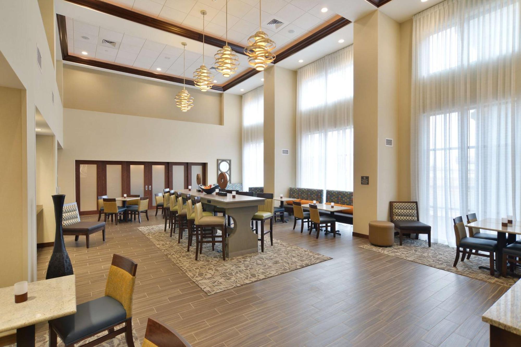 Hotel Hampton & Chippewa Falls