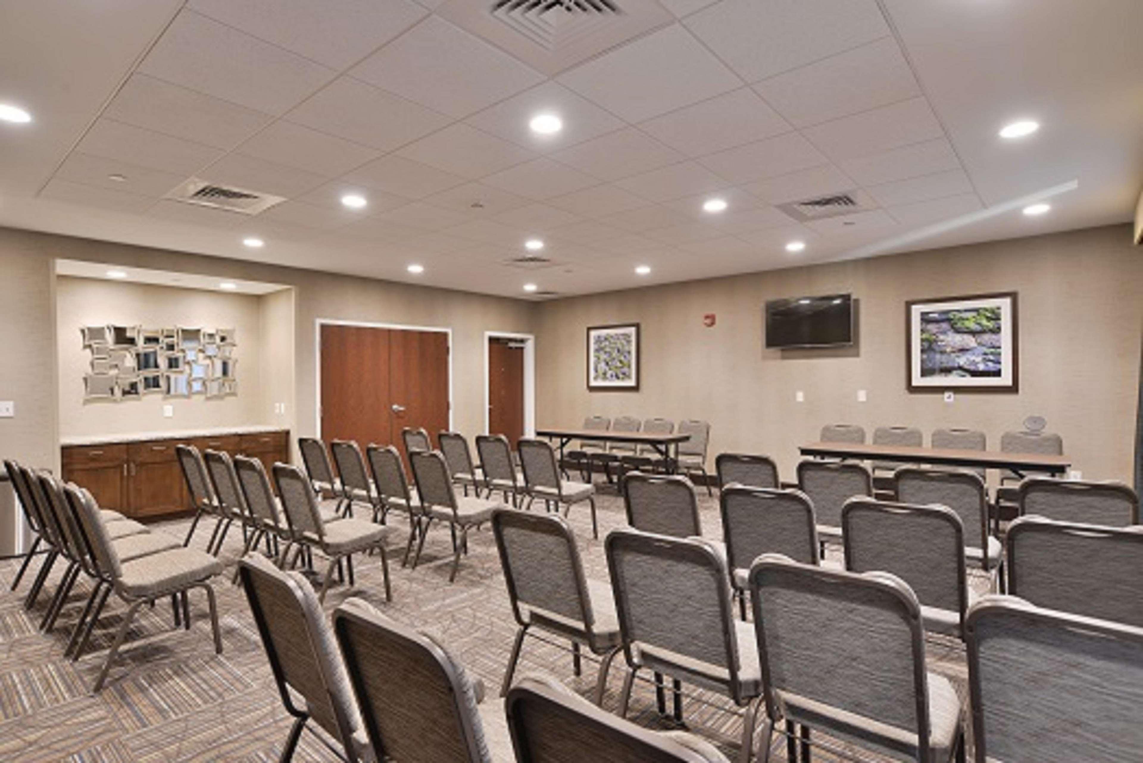 Hotel Hampton & Chippewa Falls