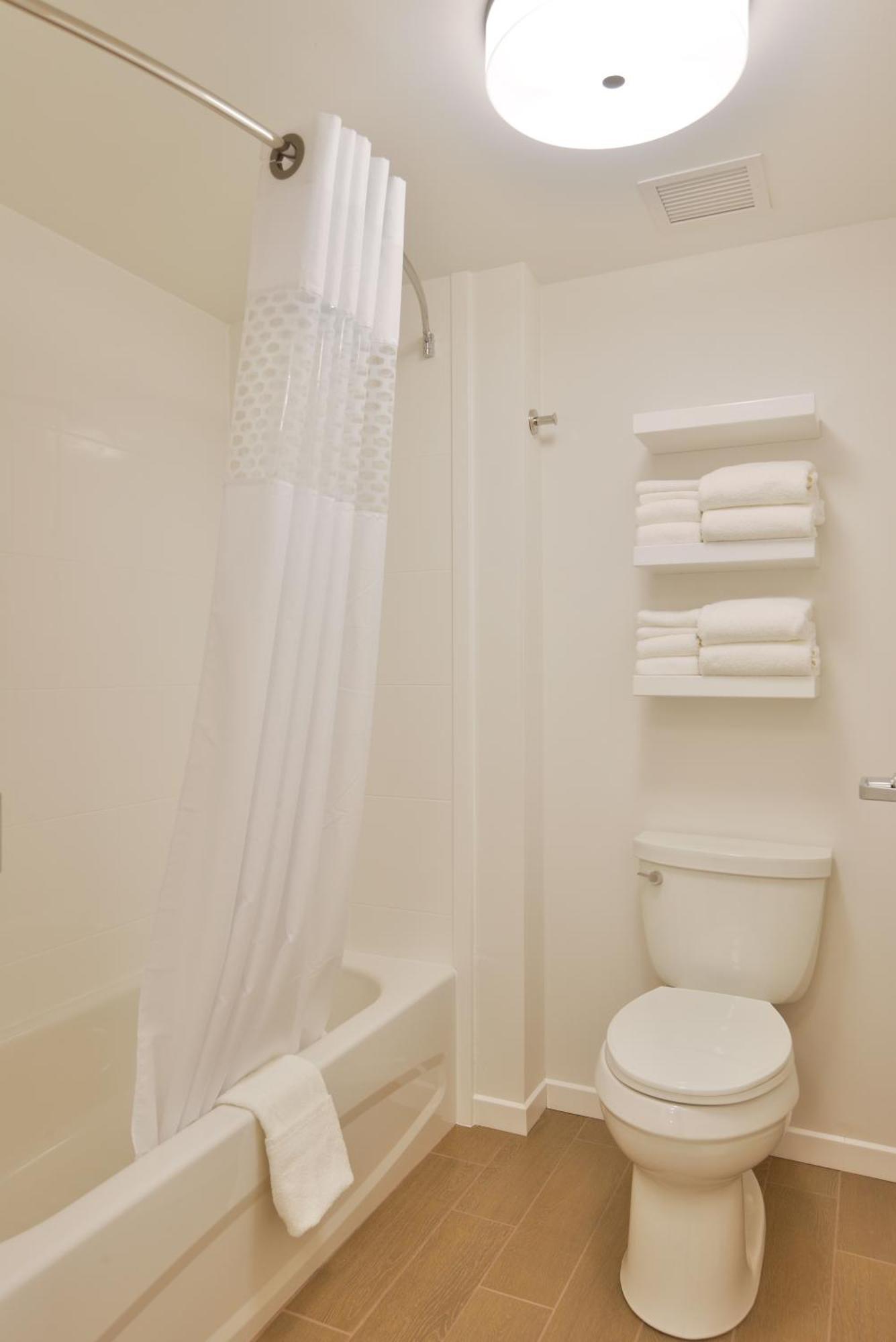 Hotel Hampton &