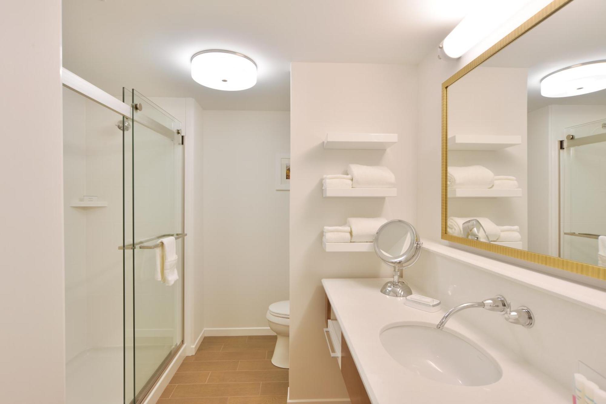 Hampton & Hotel 3*